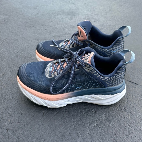 Hoka One One Shoes - Hoka One One Women’s Bondi 6 size 6
